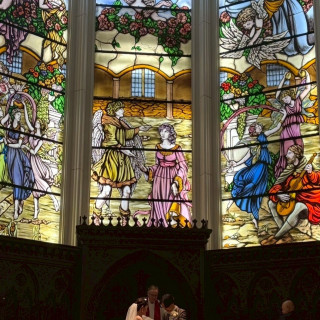 スタンドグラスは電気なので、悪天候でも映えます