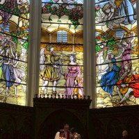 スタンドグラスは電気なので、悪天候でも映えます