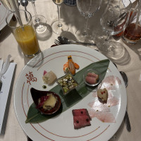 前菜は繊細な感じで可愛い