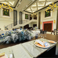 中会場。階段があると演出の幅が広がる。