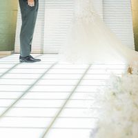 光るバージンロードで裾までキラキラでした！