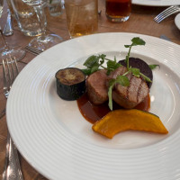 メインのお肉料理。ランクアップしなかったが十分すぎる美味しさ