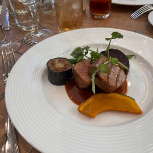 メインのお肉料理。ランクアップしなかったが十分すぎる美味しさ|783200さんのElegante Vita(エレガンテヴィータ)の写真(2600111)