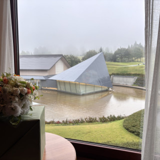 チャペルは水に囲まれている。