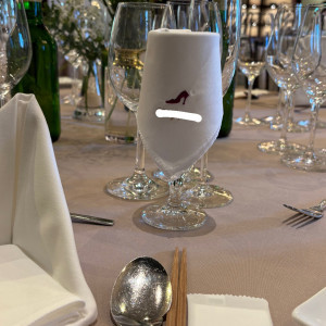 円卓(カトラリーは最小限、卓上花も小ぶりでスマート)|783274さんのフォーチュンガーデン京都(FORTUNE GARDEN KYOTO)の写真(2600391)