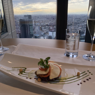 試食料理:牛フィレ肉、トマトとモッツァレラの薔薇飾り