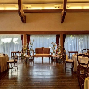 ソファ席と装花|783404さんのラ・クラリエールの写真(2608593)