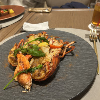 エビとお肉の料理を一品ずつ試食しました。美味しかったです！