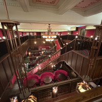 ゲストの待合場にもなる一階部分。
席数も多くゆったり待てる。