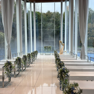 当日は雨でしたが、天気に左右されず綺麗なチャペルでした。