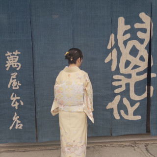 入り口の素敵な暖簾です