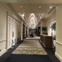 披露宴会場入口
オシャレな天井