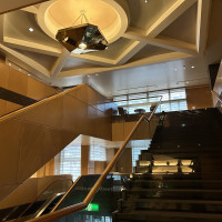 階段とゴールドの壁が素敵
前撮りで撮影される方も