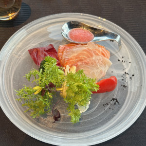 長崎県近海魚とサーモンの紅白御造り|783563さんのTHE GLOBAL VIEW長崎 (ザ・グローバルビュー長崎)の写真(2603134)