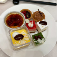 とても様々な種類のデザートがあり、美味しかったです。