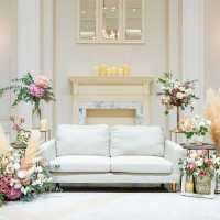 披露宴中のソファ席