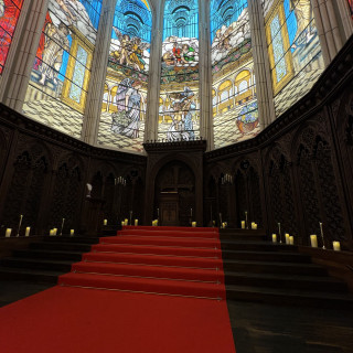 ステンドグラスが美しいチャペル