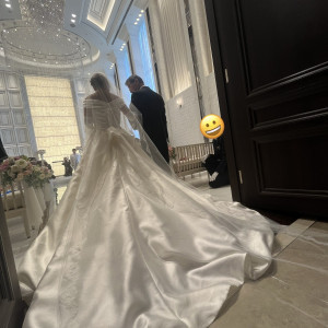 長いトレーンやベールがバージンロードによく合うと思います|783691さんのラグナヴェール 東京(LAGUNAVEIL TOKYO)の写真(2602160)