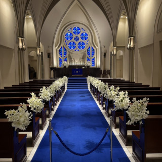 青が綺麗なチャペル