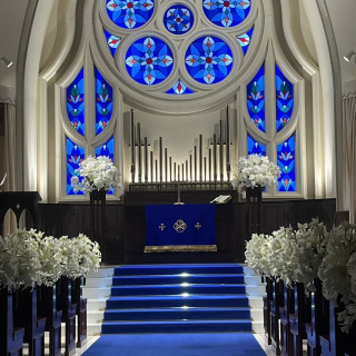 青が綺麗なチャペル