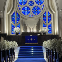 青が綺麗なチャペル