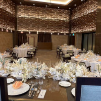 シックな雰囲気の会場（高砂から）