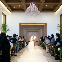 天井も扉と統一感あるウッディーな質感