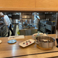 披露宴会場からキッチンが見える