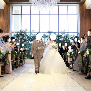 チャペルでフラワーシャワー|783697さんのザ・プレミアムレジデンス ラグナヴェール広島の写真(2610425)