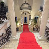 式場外の階段、ここでフラワーシャワーが出来ます