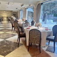 庭側のゲスト席