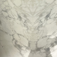 新しい挙式場の入口のドア