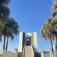 入口すぐの景色は挙式場