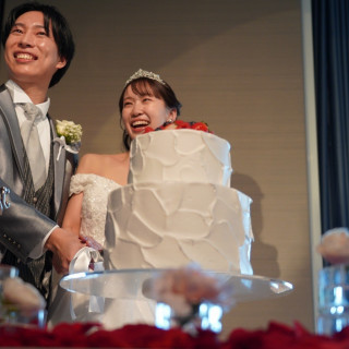 ウェディングケーキ入刀