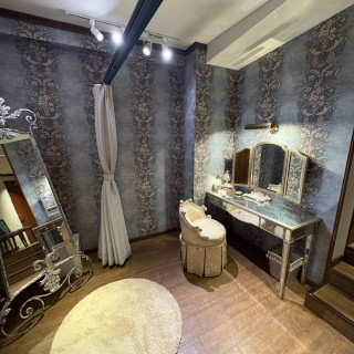 新婦専用の控室があり、
雰囲気がお姫様気分になれそう