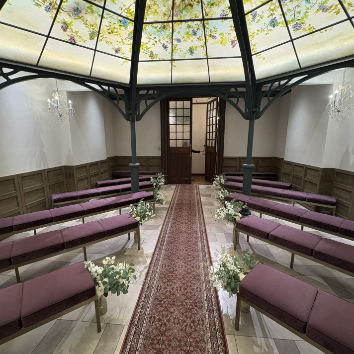 他にはない六角形の会場