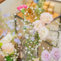 披露宴会場の装花です。可愛らしい雰囲気で作ってもらいました！