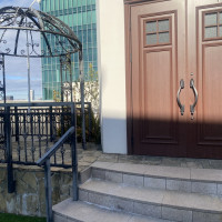 屋上にある庭。こちらの扉から新郎新婦がでてくる