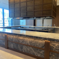 挙式待ちの間に居る