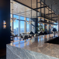 広いロビーラウンジ