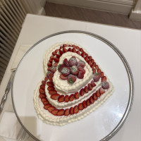 苺が大好きなので苺がたくさんのハートのケーキを選びました