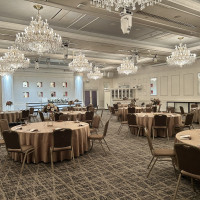 ゴージャスな雰囲気の披露宴会場。