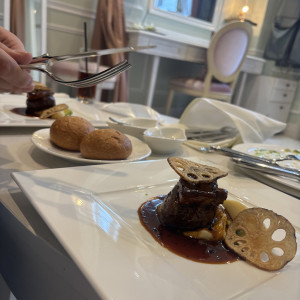 控え室でいただいた肉料理|783973さんのアーヴェリール迎賓館(岡山)/テイクアンドギヴ・ニーズウェディングの写真(2603366)