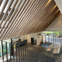 入り口入ってすぐの階段上からの写真