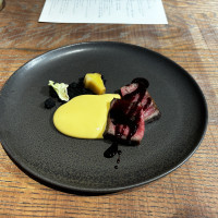 肉料理、卵のソースがかなり美味しかった