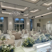 披露宴会場パリ　高砂女優ライト