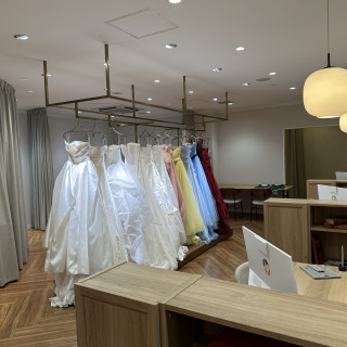 相談窓口にドレスもありました。