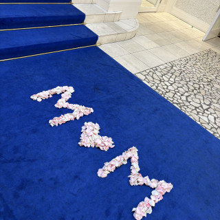 フラワーシャワーの花びらを可愛くサプライズしてくれました！