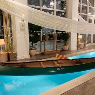 いつも使ってるカヌーをプールに浮かばせてもらいました