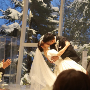 最高のウェディングキスになりました|784070さんのヒルサイドクラブ迎賓館(札幌)/テイクアンドギヴ・ニーズウェディングの写真(2603882)